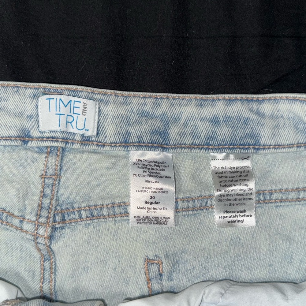 Time and Tru Light Blue Denim Mom Jeans - Picture 4 of 5